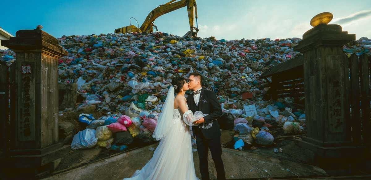 Couple pose in front of Nantou trash heap to raise awareness